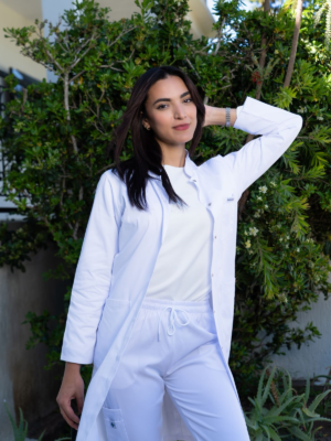 Blouse médicale femme col officier blanche Medicabee, vue de face