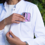 Détail de la poche côté cœur structuré de la Blouse 2.0 Medicabee