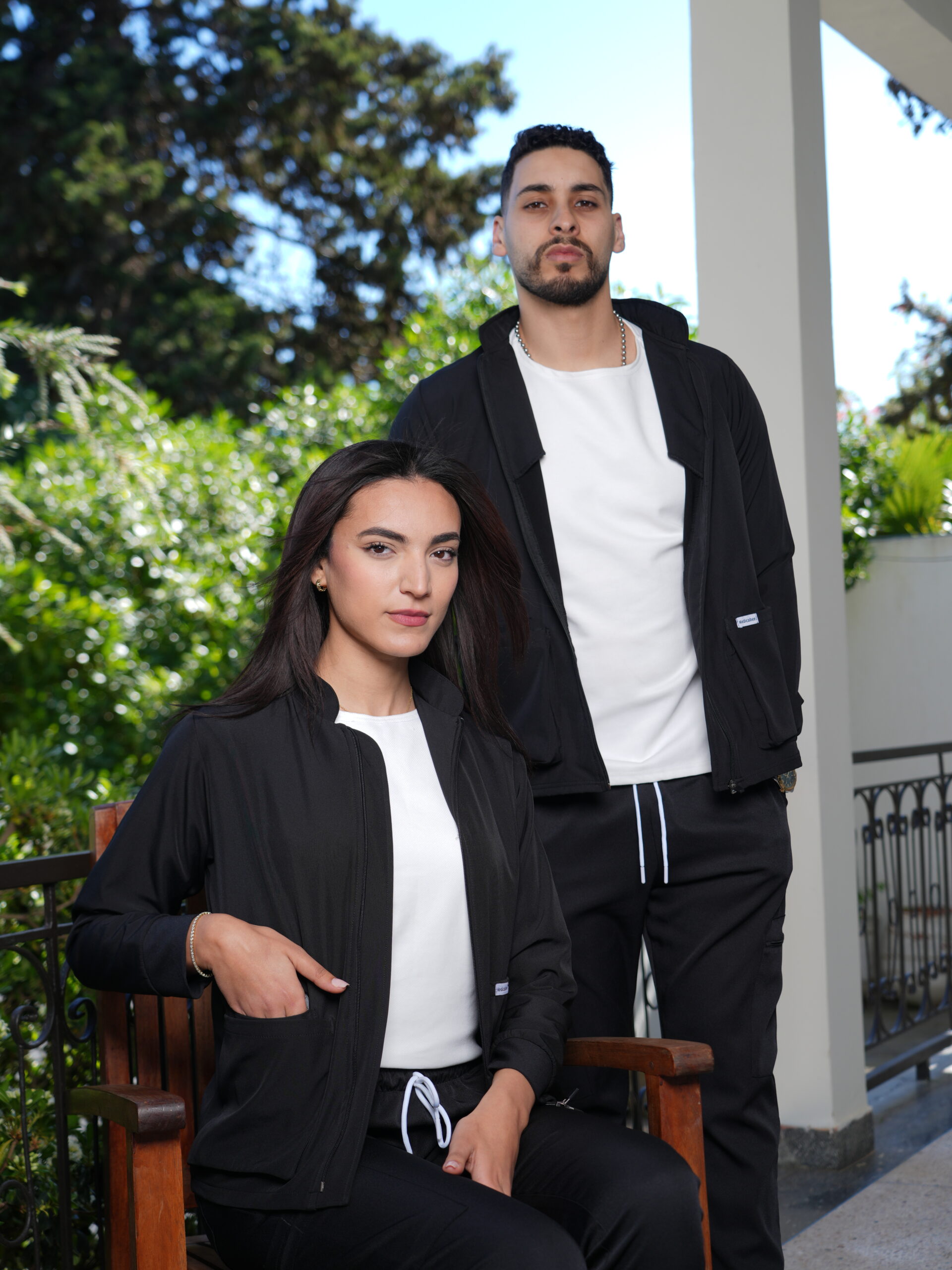 La Jacket SUPER portée par deux professionnels de santé, Medicabee